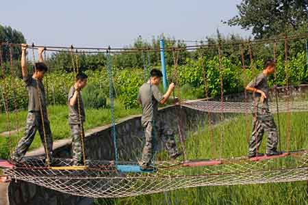 軍事拓展項目飛奪瀘定橋
